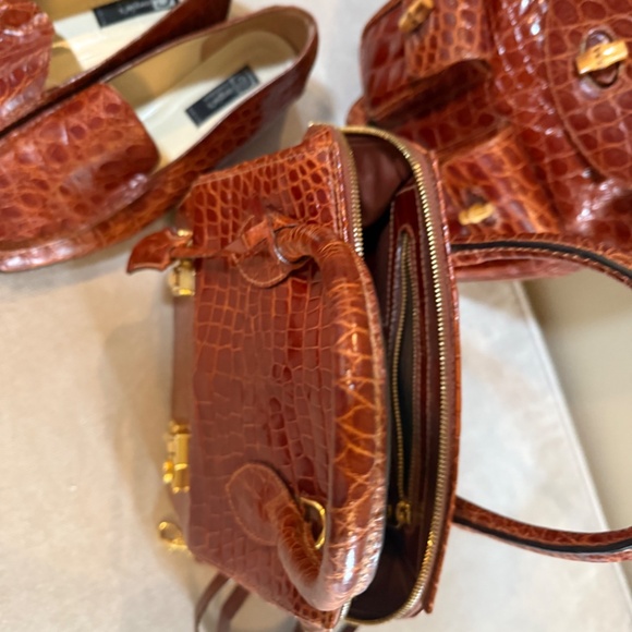 Giorgio’s of Palm Beach, Doctor bag and backpack and shoes. - Picture 6 of 16